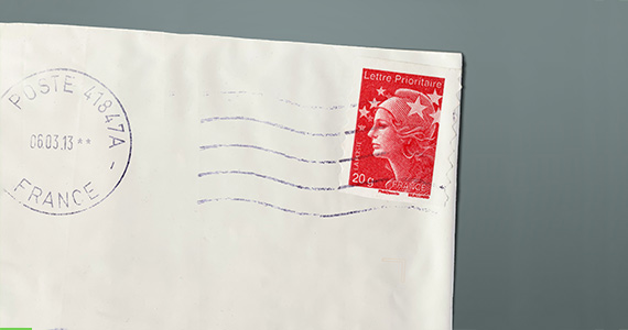 Comment remplir l'adresse d'une enveloppe et où mettre le timbre - Prix du  timbre Poste 2023