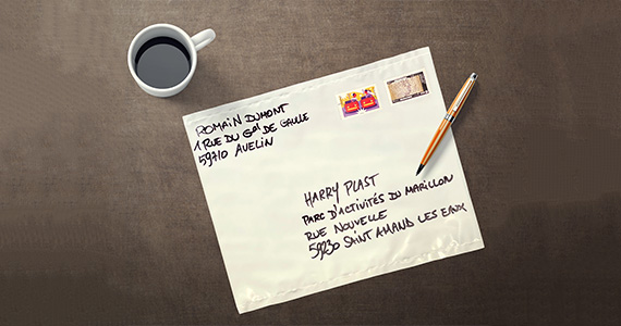 Comment remplir l'adresse d'une enveloppe et où mettre le timbre - Prix du  timbre Poste 2023
